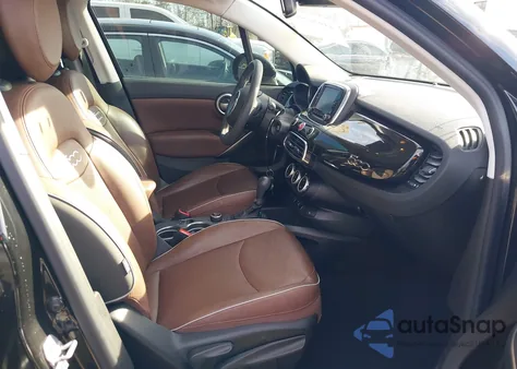 2016 Fiat 500X Lounge z USA, uszkodzony, nr VIN ZFBCFYDT2GP381417